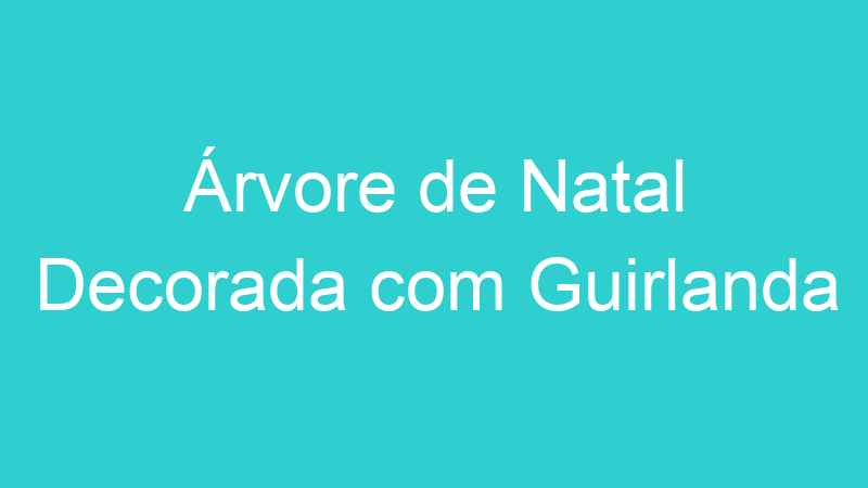Árvore de Natal Decorada com Guirlanda